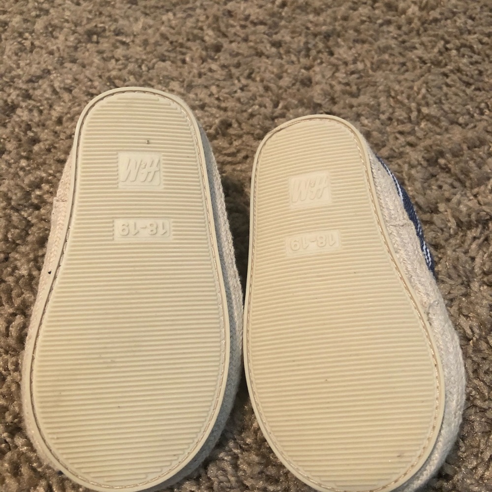 Infant slip ons